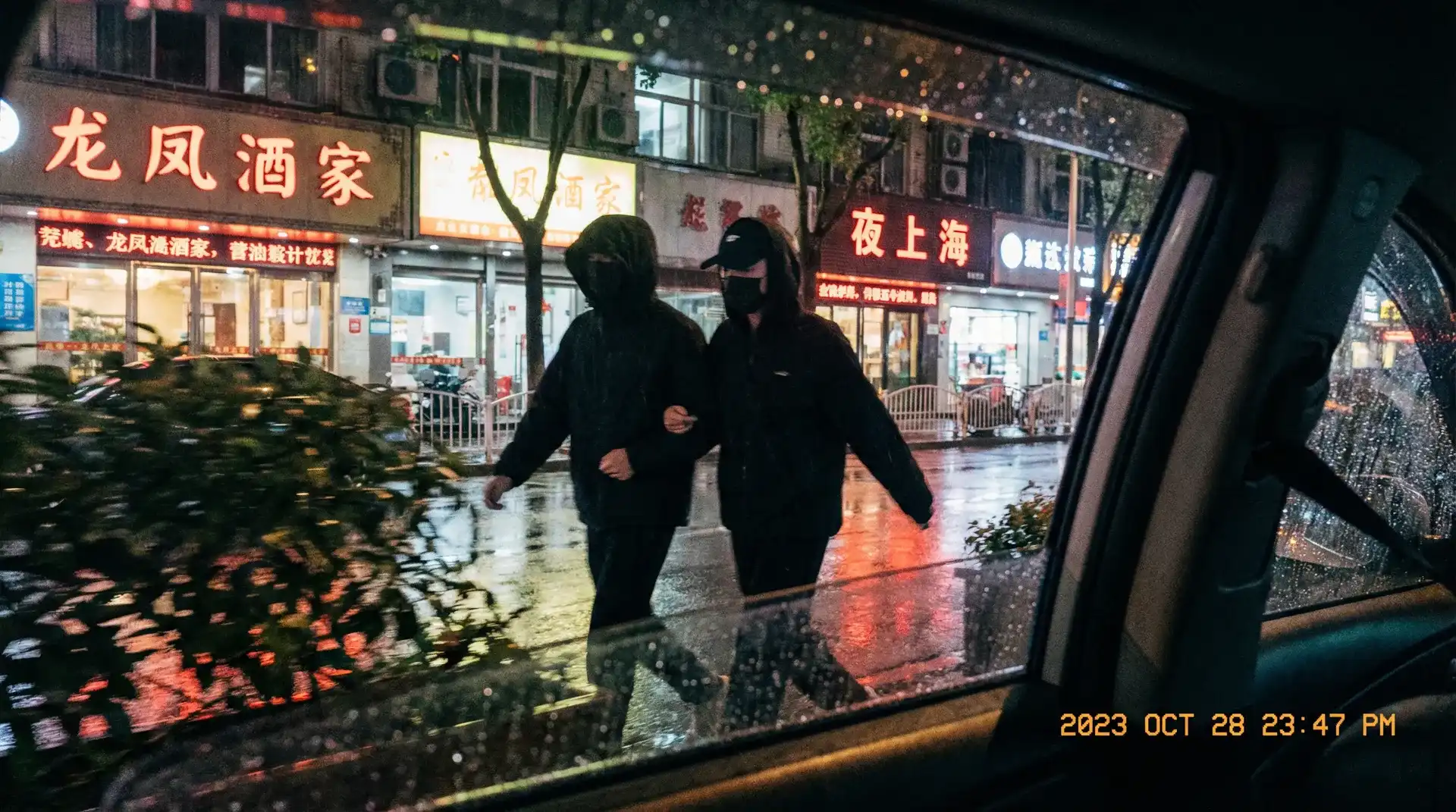 雷速体育平台 - 顶流明星深夜密会现场抓拍照片